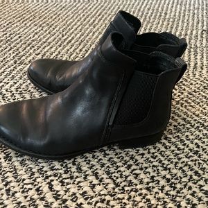 Born boots great condition